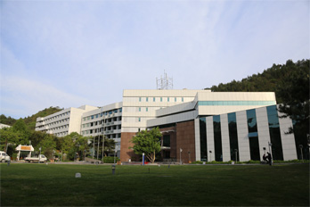 Hospital Lawn